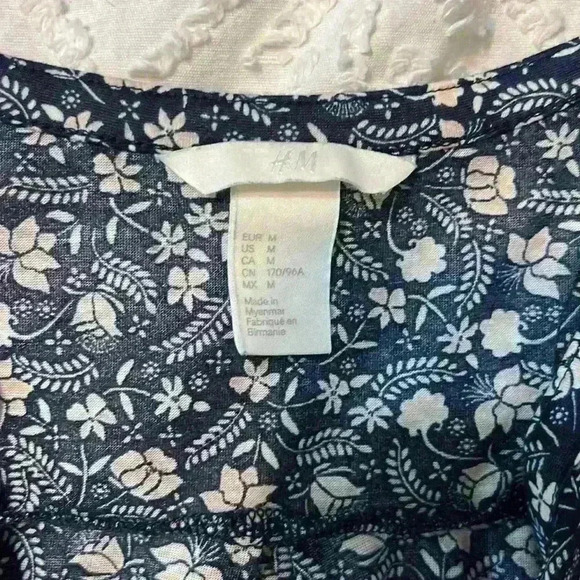 H&M woman’s‎ size medium top - Picture 2 of 4